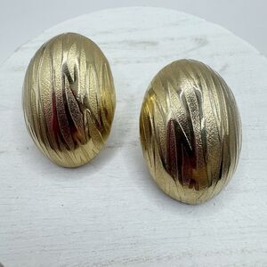 Vintage Puffy Oval Egg Clip On Earrings Gold Tone Textured Chunky 3D Retro Mod